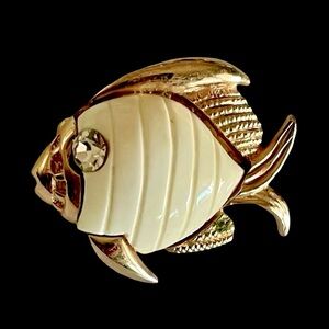 Vintage Lucite And Goldtone Fish Brooch